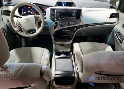 2012 Toyota Sienna Le z USA, uszkodzony, nr VIN 5TDKK3DC8CS235143